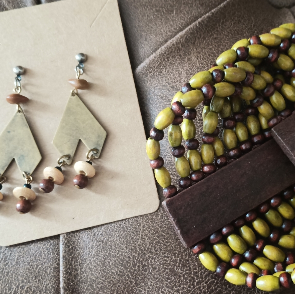 🔴 Wooden Bead Tribal Earrings & Bracelet Set - Picture 1 of 4